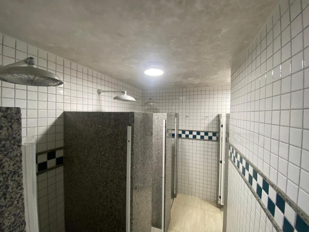 Condomínio com piscina, churrasqueira, sauna e MARINA P LANCHA - WiFi 200Mbps - 1qt e sala com 2 ar condicionados Angra dos Reis Exterior foto